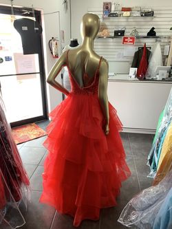 Ellie Wilde Red Size 4 Ruffles Tulle V Neck Ball gown on Queenly