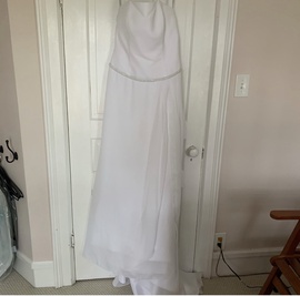 Alfred Angelo White Size 10 Train Dress on Queenly