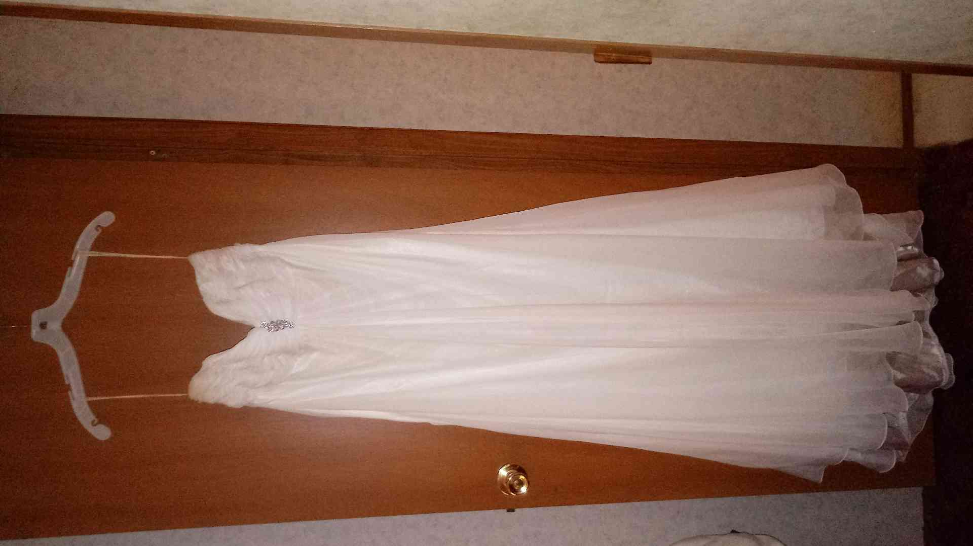 Wedding Dress White Size 16 Wedding Sweetheart Plus Size Ball gown on Queenly