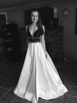 Ellie Wilde White Size 2 Prom Plunge Tall Height Ball gown on Queenly