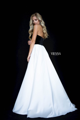 Style 7827 Vienna White Size 0 Sweetheart Tall Height A-line Dress on Queenly