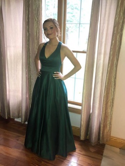 Green Size 0 Ball gown on Queenly
