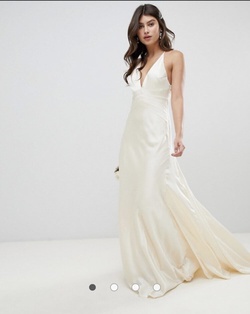 ASOS White Size 14 Wedding Train Dress on Queenly