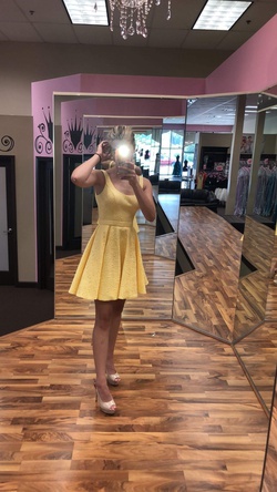 Sherri Hill Yellow Size 0 Pageant Tall Height Cocktail Dress on Queenly
