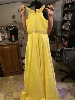 Yellow Size 6 Train Dress on Queenly