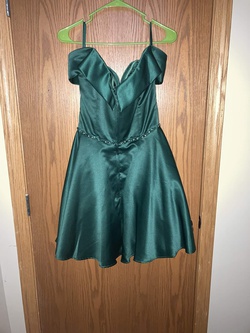 MoriLee Green Size 8 Bridesmaid Homecoming Cocktail Dress on Queenly