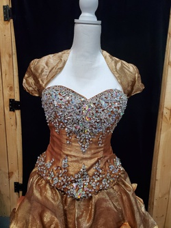 Quinceanera Designs Gold Size 2 Ball gown on Queenly