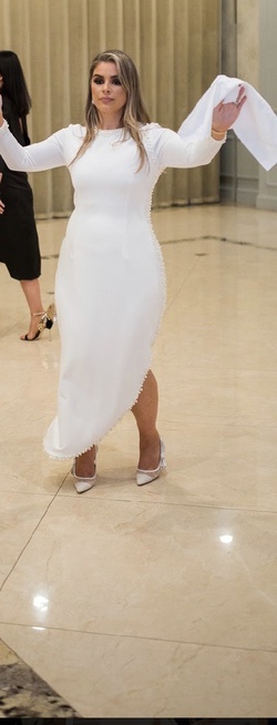 White Size 8 Side slit Dress on Queenly