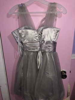Dancing Queen Silver Size 4 Short Height Cocktail Dress on Queenly