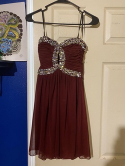 Windsor Red Size 6 Maroon Keyhole Cocktail Dress on Queenly