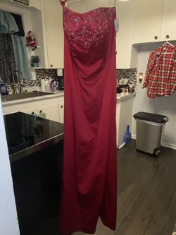 Red Size 10 Straight Dress on Queenly