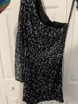 Sherri Hill Black Size 4 Tall Height Cocktail Dress on Queenly