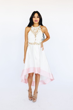 Style D16536 White Size 6 Cocktail Dress on Queenly