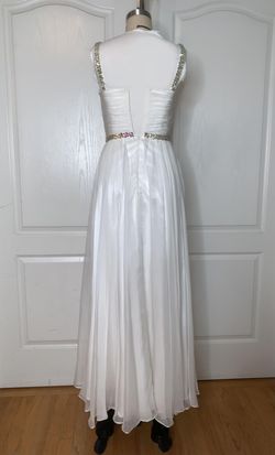 White Size 00 Straight Dress on Queenly