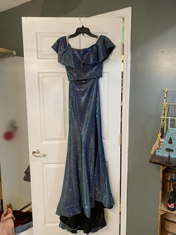Ellie Wilde Multicolor Size 2 Straight Prom Side slit Dress on Queenly