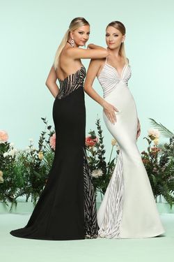 Style 31138 Zoey Grey White Size 0 Halter Prom Plunge Mermaid Dress on Queenly