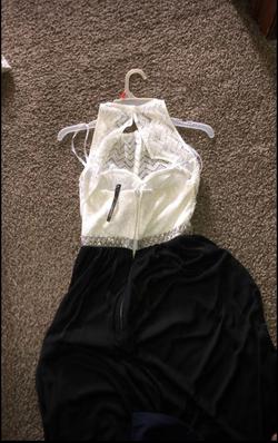 Speechless Black Size 0 White Prom Straight Dress on Queenly