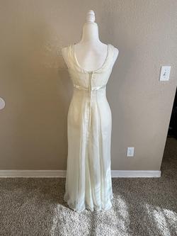 De Laru White Size 4 A-line Dress on Queenly