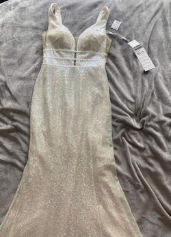 Style nan Ellie Wilde White Size 4 Plunge Mermaid Dress on Queenly