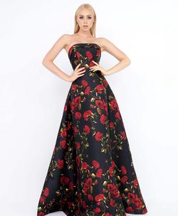 Style 25263 Mac Duggal Black Size 6 Tall Height Strapless Prom Ball gown on Queenly