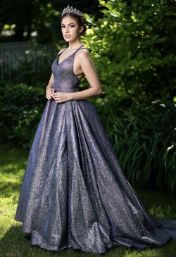 Sherri Hill Silver Size 0 Prom Ball gown on Queenly