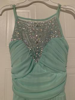 B. Darlin Green Size 2 Prom Straight Dress on Queenly