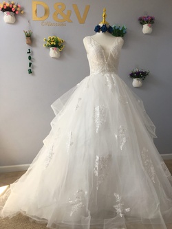 D&V White Size 6 Dandv Ball gown on Queenly