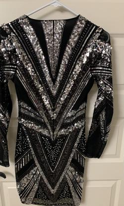 Express Black Size 4 Long Sleeve Sequin Euphoria Cocktail Dress on Queenly
