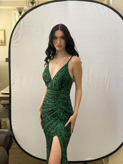CatWalk Couture Green Size 6 Tall Height Mermaid Dress on Queenly