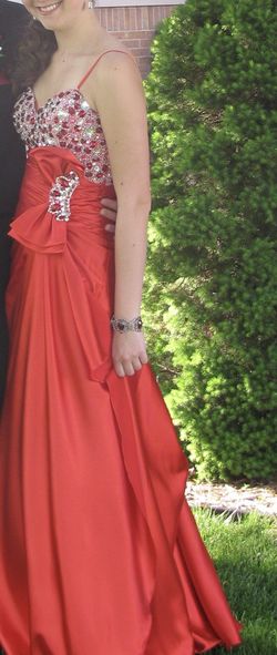 Tony Bowls Red Size 8 Pageant Prom Straight Dress on Queenly