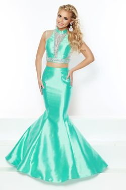 Style 81019 2Cute Prom Green Size 2 Halter Mermaid Dress on Queenly