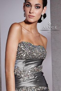 Style 5522 Alyce Paris Silver Size 4 High Low Side slit Dress on Queenly