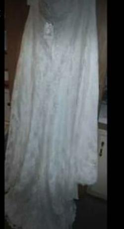 David's Bridal White Size 16 Floor Length Straight Dress on Queenly