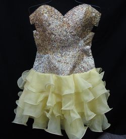Style 8420 Sherri Hill Yellow Size 6 Sequin Cocktail Dress on Queenly