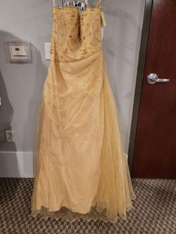 Style 7046 Mac Duggal Gold Size 8 Prom Pageant Floor Length A-line Dress on Queenly