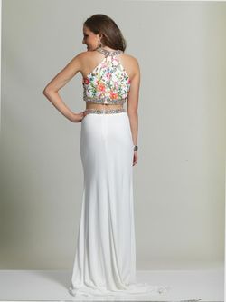 Style 2511 Dave and Johnny White Size 0 Floral Halter Straight Dress on Queenly