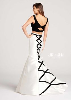 Style EW118061 Ellie Wilde White Size 4 Velvet Prom Mermaid Dress on Queenly