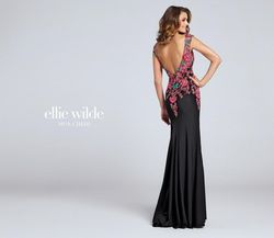 Style EW117054 Ellie Wilde Black Size 6 Embroidery V Neck Tall Height Mermaid Dress on Queenly