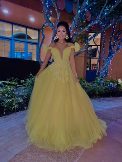 Tarik Ediz Yellow Size 2 Quinceanera Prom Ball gown on Queenly