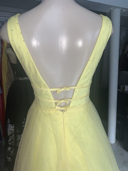 Sherri Hill Yellow Size 0 Quinceanera Prom Ball gown on Queenly