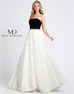 Style 67684 Mac Duggal White Size 4 Strapless Prom Ball gown on Queenly