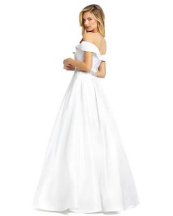 Style 48926 Mac Duggal White Size 6 Pockets Prom Ball gown on Queenly