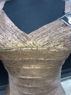 All Things Crowned Gold Size 4 Nightclub Bodycon $300 Cocktail Dress on Queenly