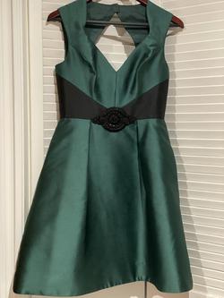 Theia Green Size 4 Interview Cocktail Dress on Queenly