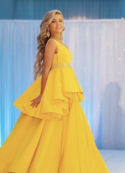 Yellow Size 00 Ball gown on Queenly