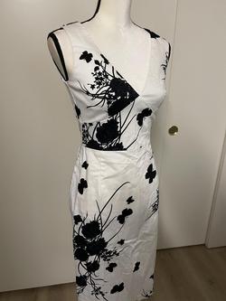 Moda international White Size 6 V Neck Straight Cocktail Dress on Queenly