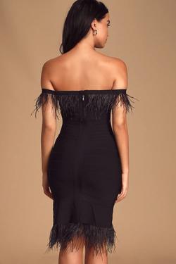 ELLIATT Black Size 6 Holiday Feather Cocktail Dress on Queenly