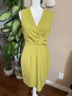 Calvin Klein Yellow Size 6 Sorority Formal Cocktail Dress on Queenly