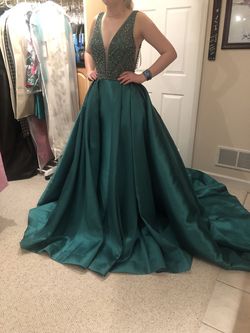 MaDuggal Green Size 6 Pageant Beaded Top Prom Ball gown on Queenly