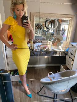 Yellow Size 6 Straight Dress on Queenly